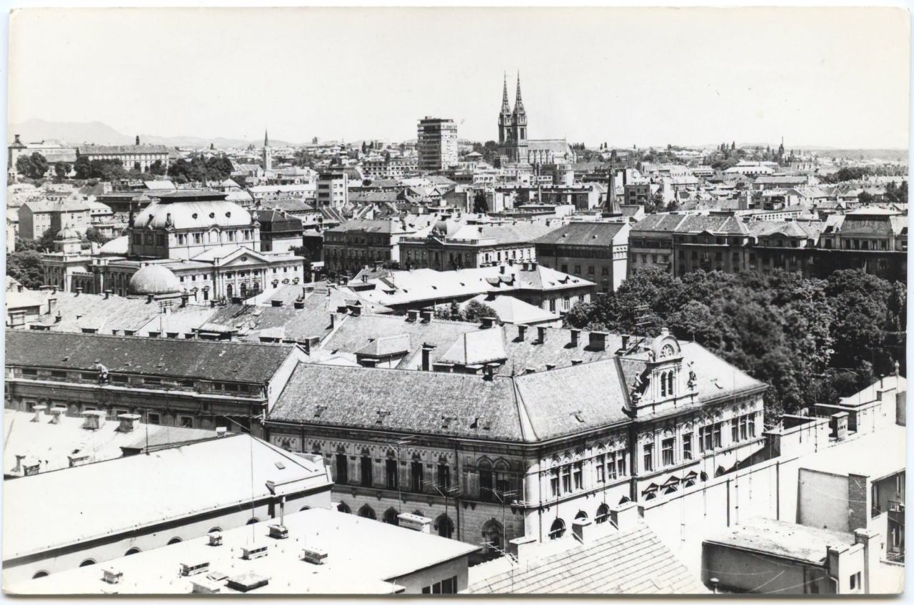 Panorama. Pogled prema HNK i katedrali. Razglednica iz 1960-ih godina